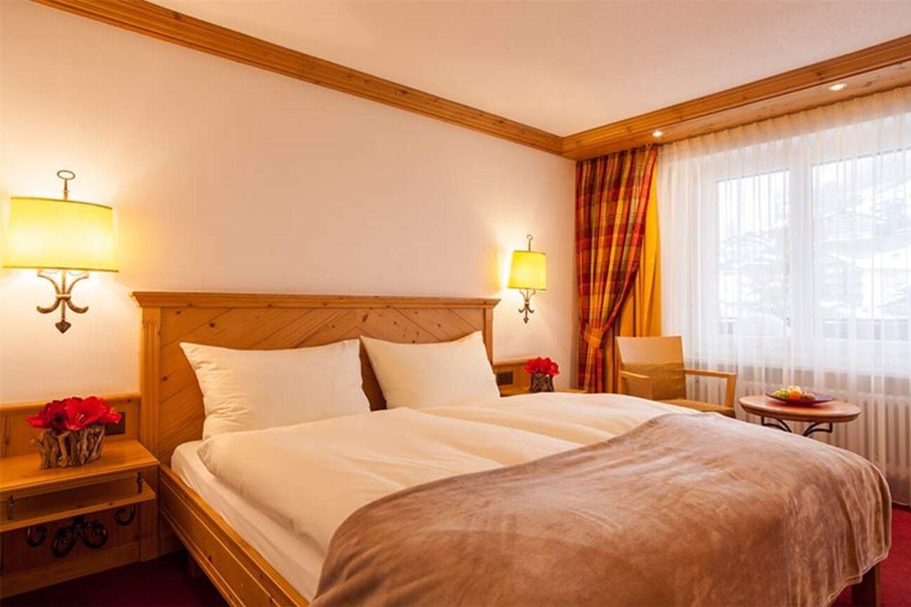 Hotel Holiday Zermatt Bilik gambar